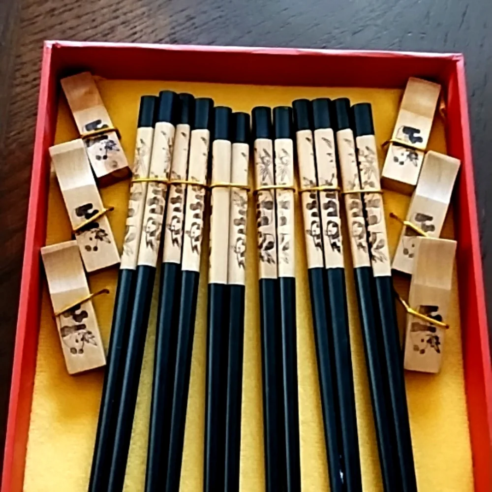 SET OF 6 PAIRS OF CHOPSTICKS. NEVER USED.